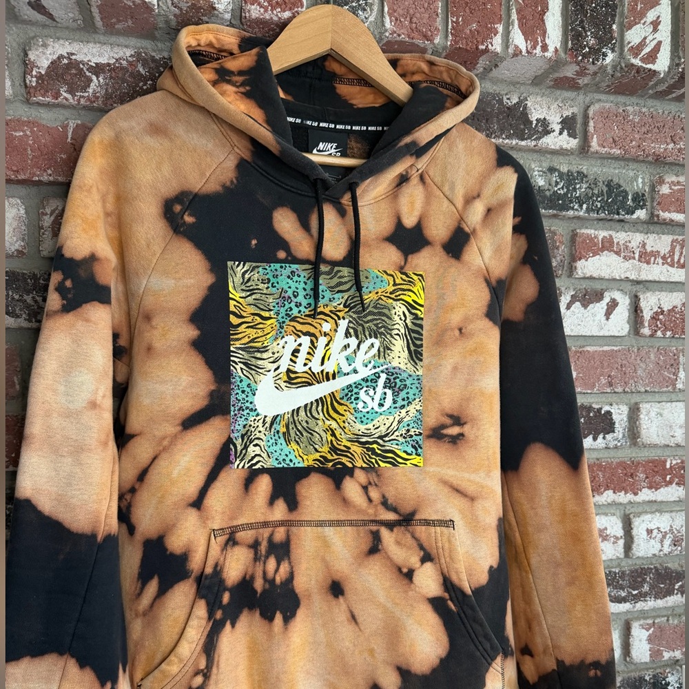 Nike Men's SB Animal Print Logo Skate Hoodie CK2502-010 Bleach Spiral Tiedye